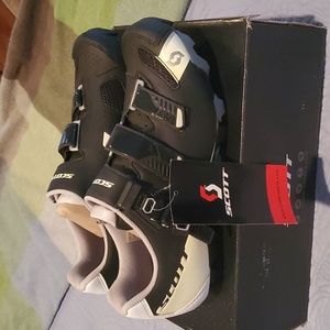 cycling shoes